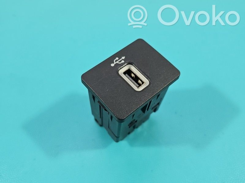 Ford Fusion II USB socket connector 