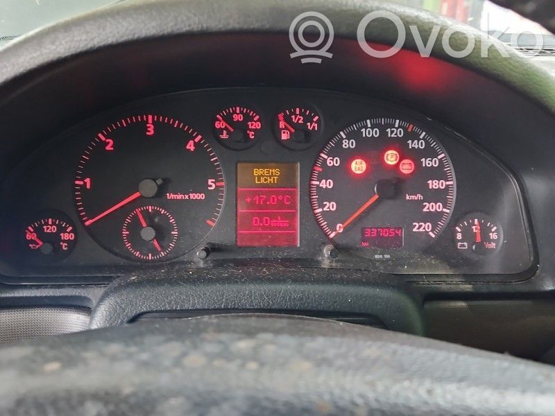 Audi A4 S4 B5 8D Nopeusmittari (mittaristo) 