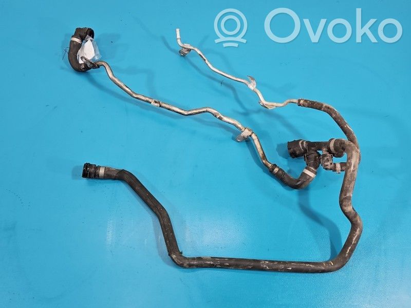 BMW 5 G30 G31 G38 Tuyau de liquide de refroidissement moteur 