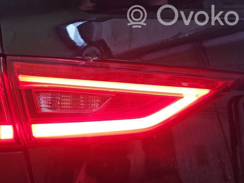 Lampy tylnej klapy bagażnika   8V5945093C,IMPRK1586927