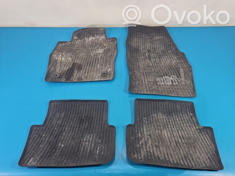 Skoda Fabia Mk4 (6VA) Tapis de sol avant 