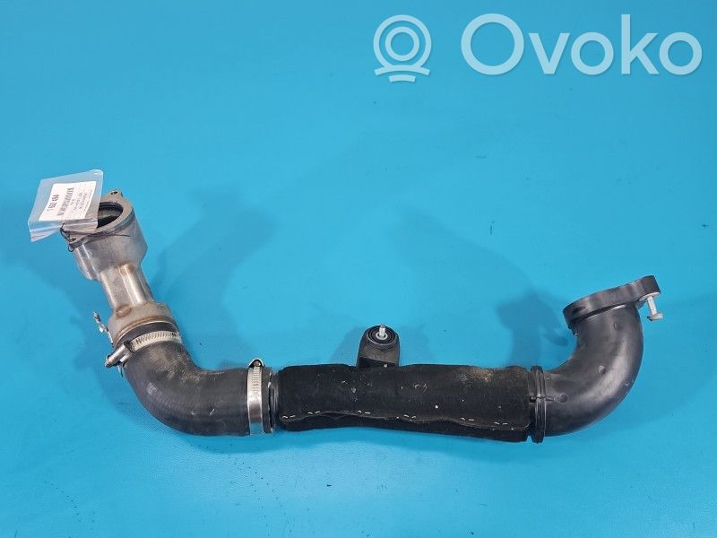 Audi A4 S4 B9 8W Wąż / Rura intercoolera 
