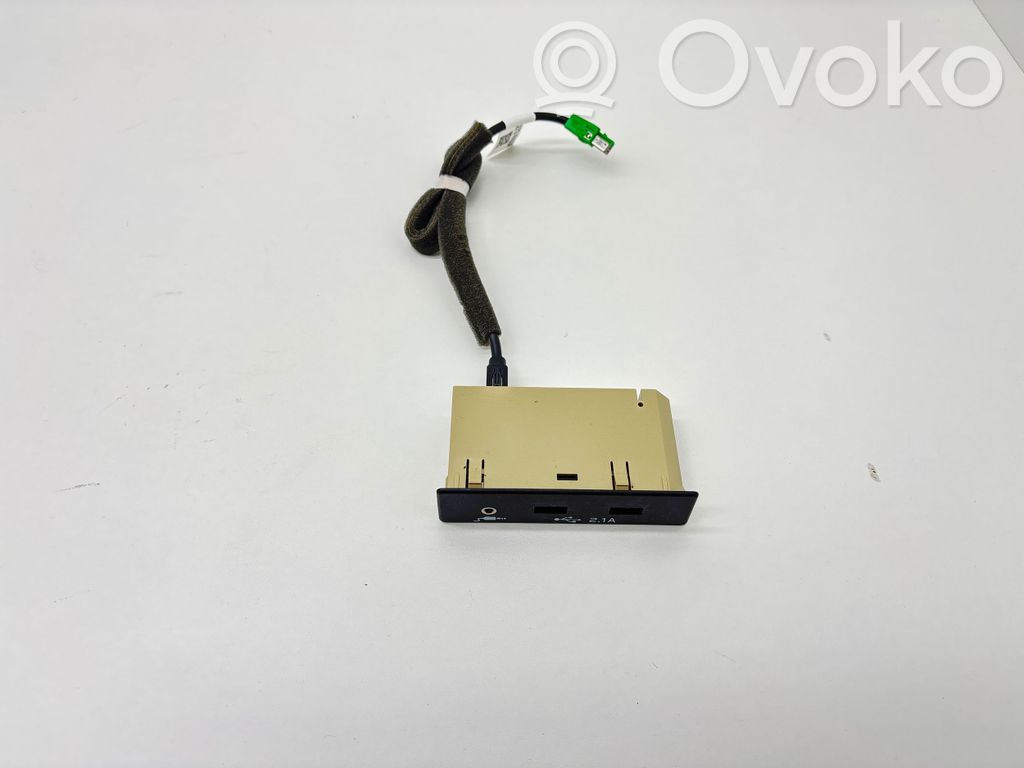 Subaru Legacy VII Connecteur/prise USB 