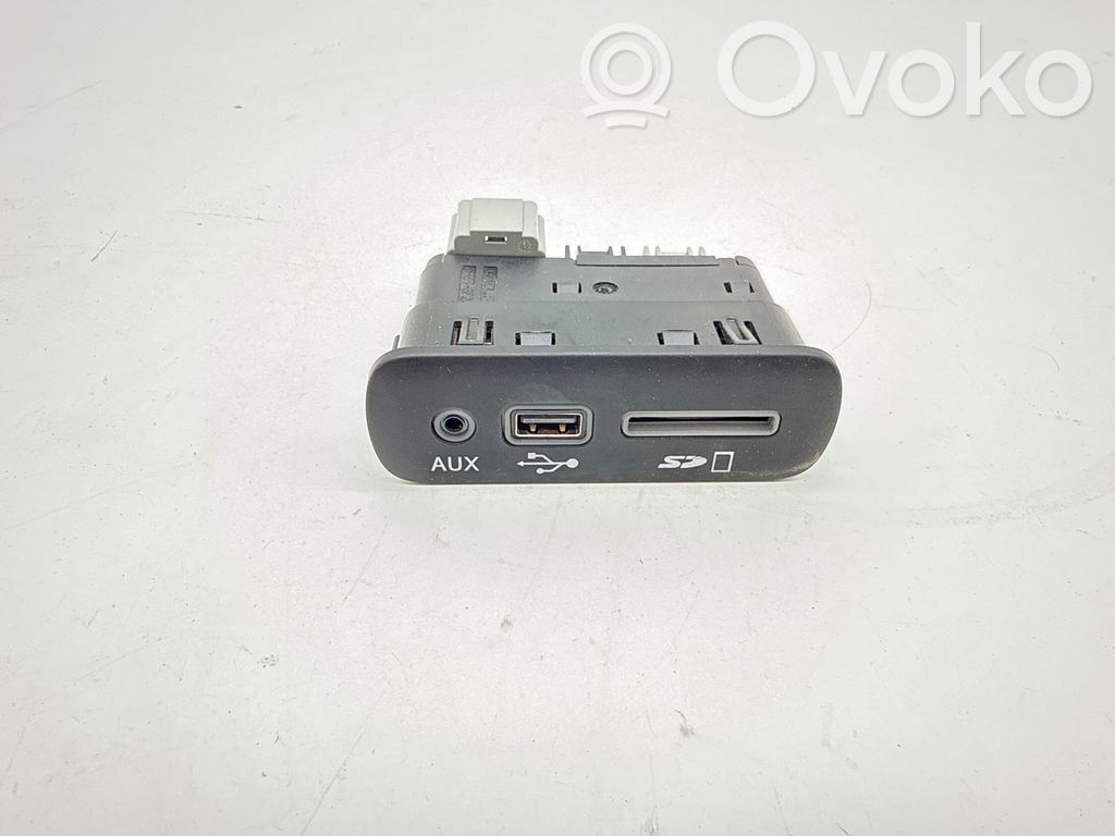 Maserati Ghibli Enchufe conector entrada auxiliar 