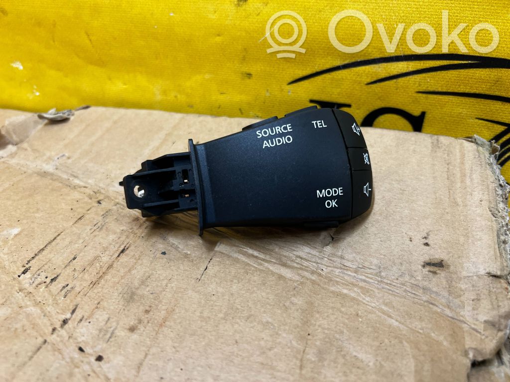 Renault Megane IV Sound control switch 