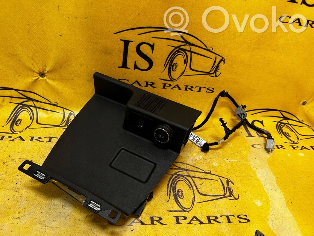 Ford Escape IV Presa 12V (anteriore) 