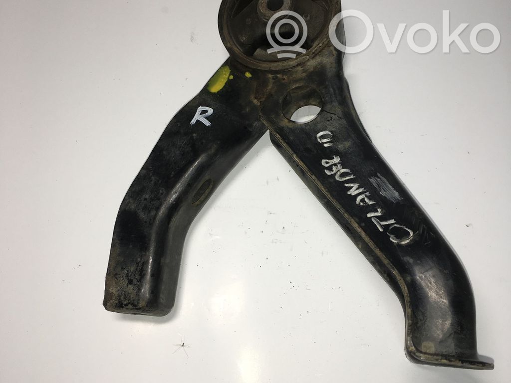 Engine mount bracket   MN184059