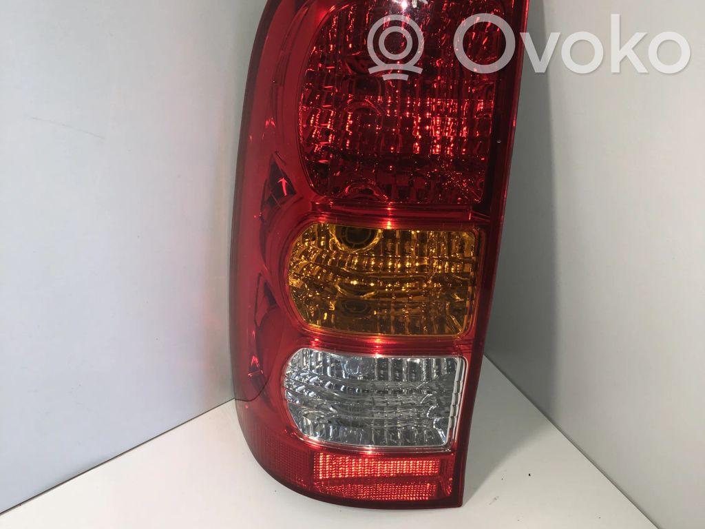 Toyota Hilux (AN10, AN20, AN30) Lampă spate în caroserie 