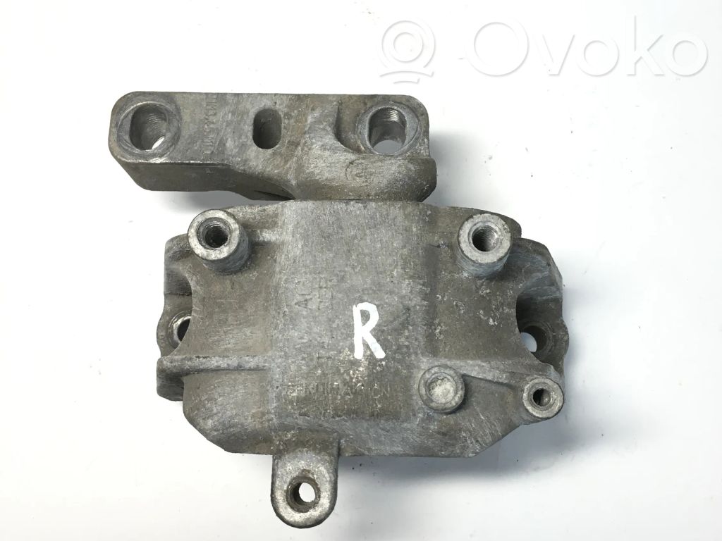 Skoda Yeti (5L) Engine mount bracket 