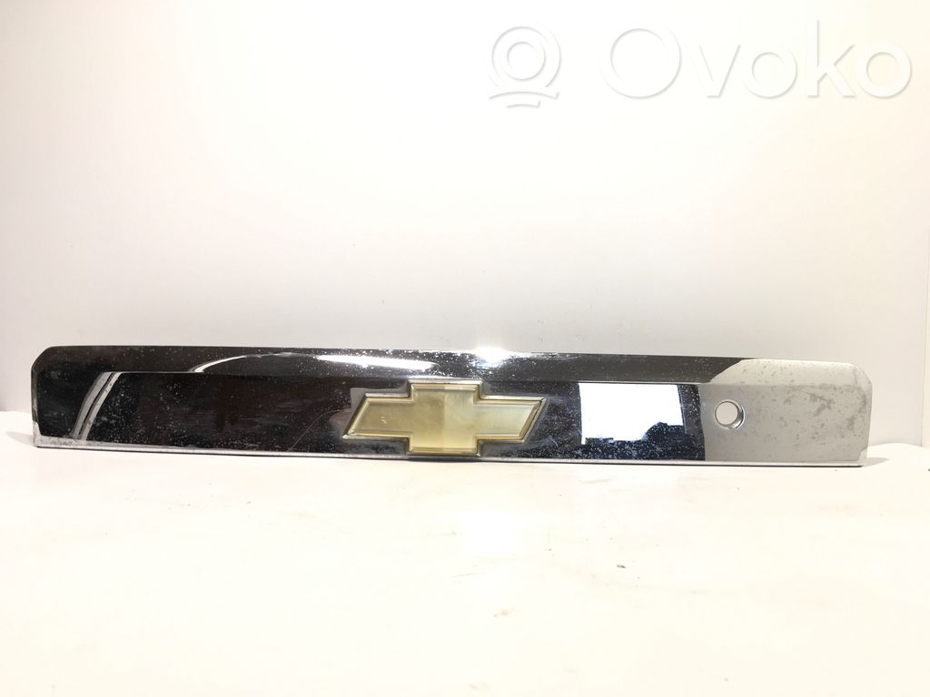 Chevrolet Captiva Trunk door license plate light bar 