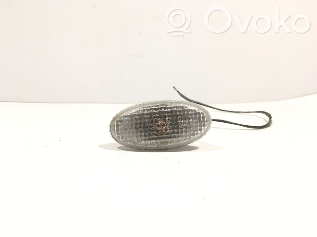 Nissan Qashqai Front fender indicator light 