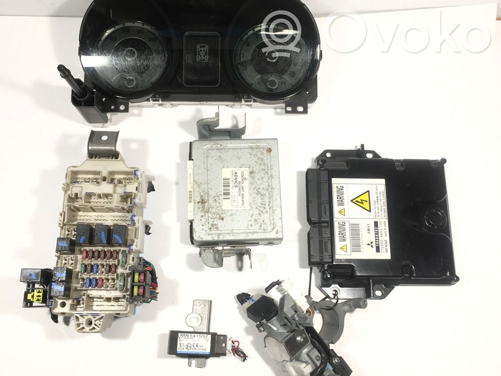 Mitsubishi Pajero Komputer / Sterownik ECU i komplet kluczy 