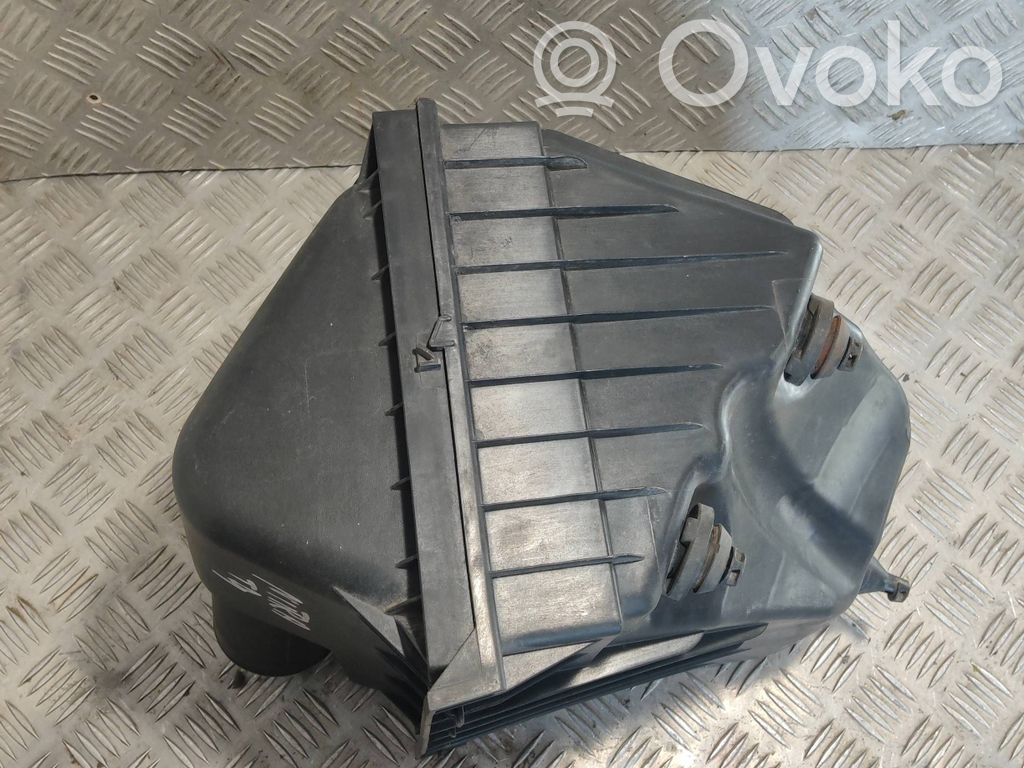 Dodge Nitro Air filter box 