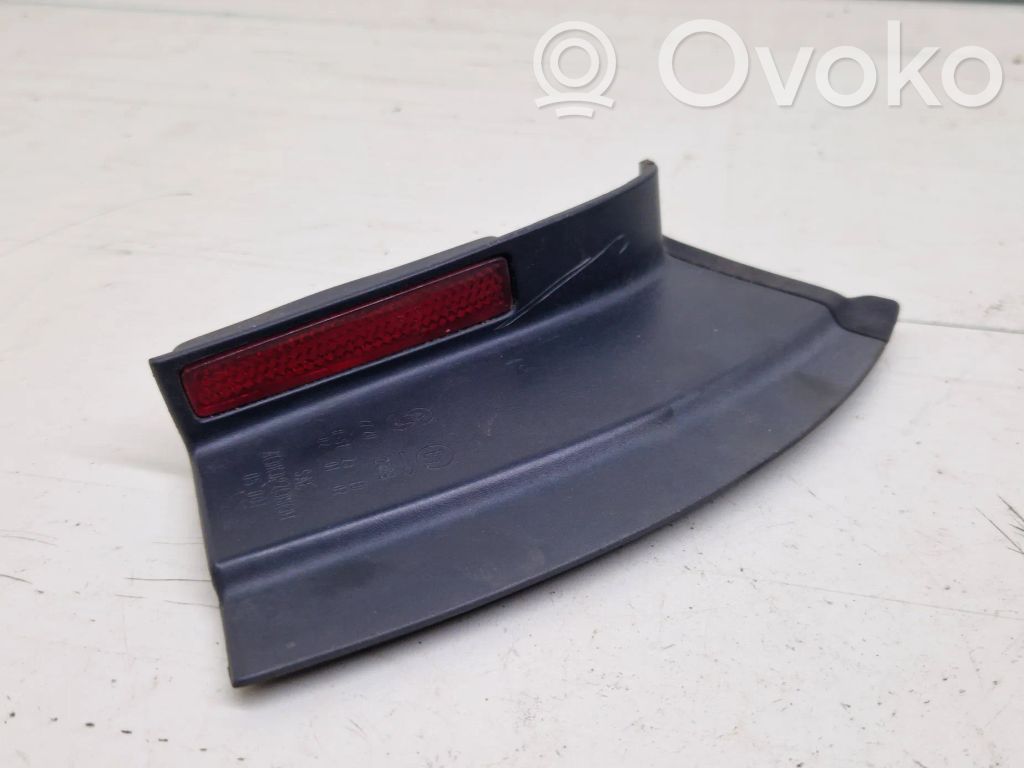 Volkswagen PASSAT B6 Listwa pod lampę tylną 