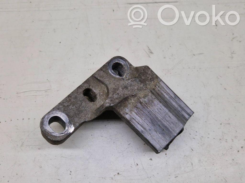 Volkswagen PASSAT B6 Engine mount bracket 