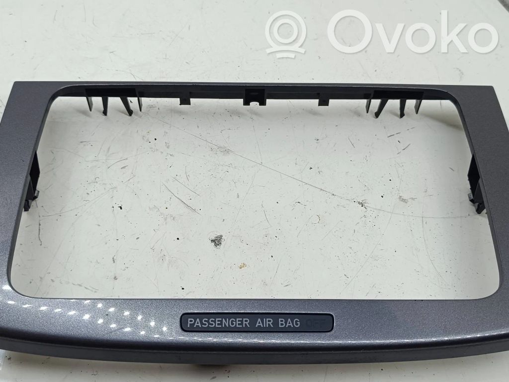 Volkswagen PASSAT B6 Moldura de la unidad delantera de radio/GPS 