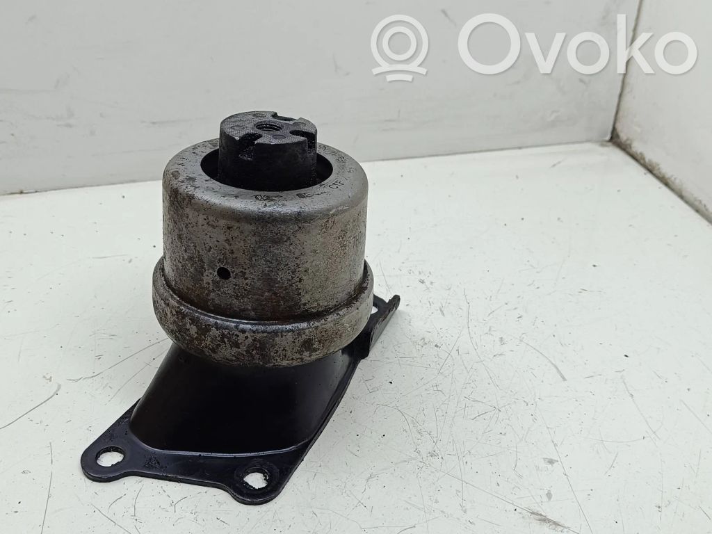 Volkswagen Transporter - Caravelle T5 Engine mount bracket 