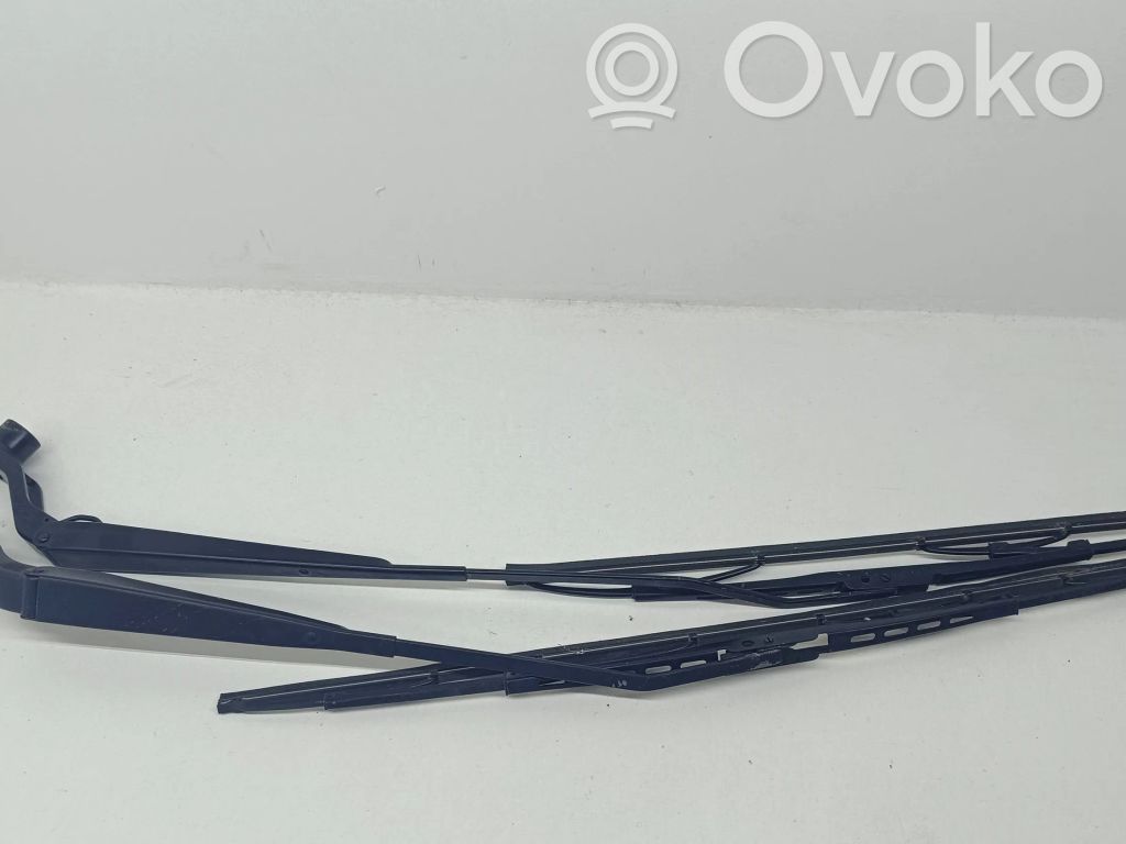 Dodge Caliber Front wiper blade arm 