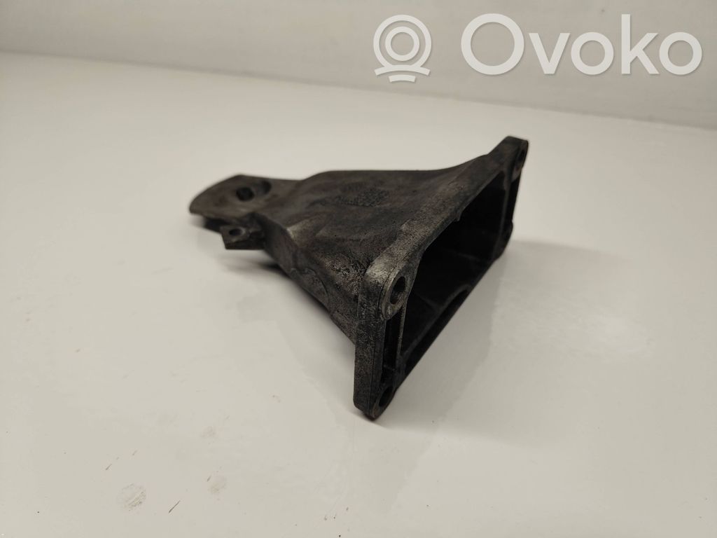 BMW 5 E60 E61 Engine mounting bracket 