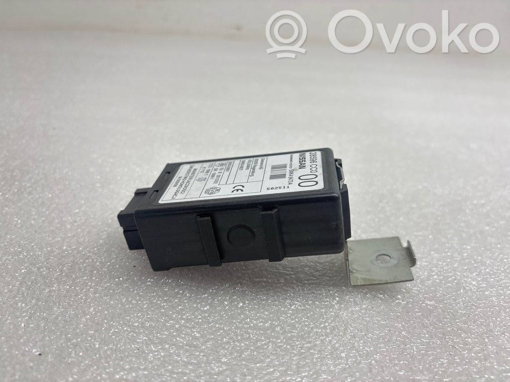 Nissan X-Trail T30 Door central lock control unit/module 