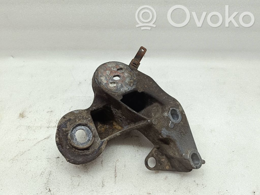 Engine mounting bracket   4F0199352E