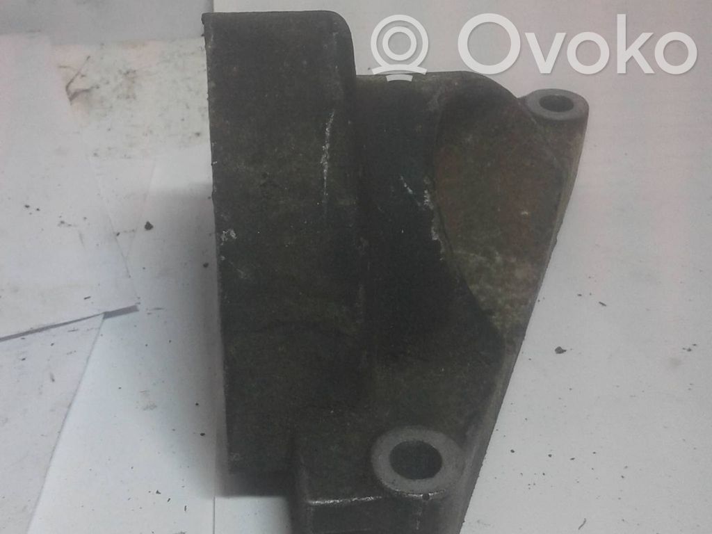 Opel Vectra C Vetoakselin tukilaakerin kiinnike 