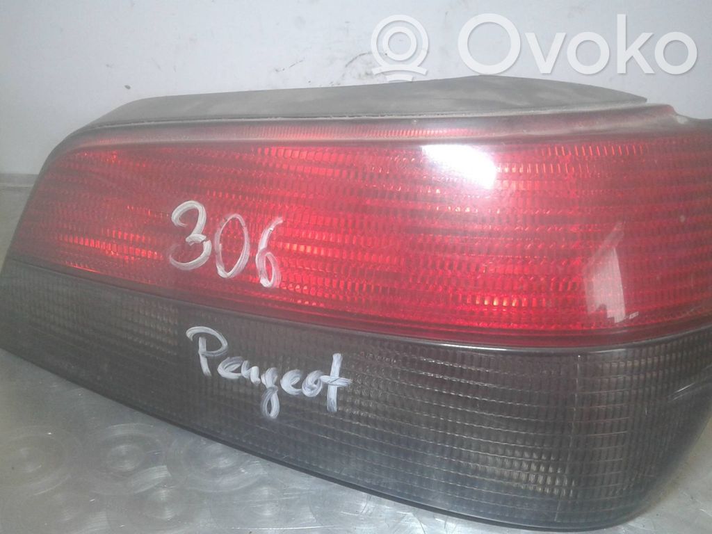 Peugeot 306 Aizmugurējais lukturis virsbūvē 