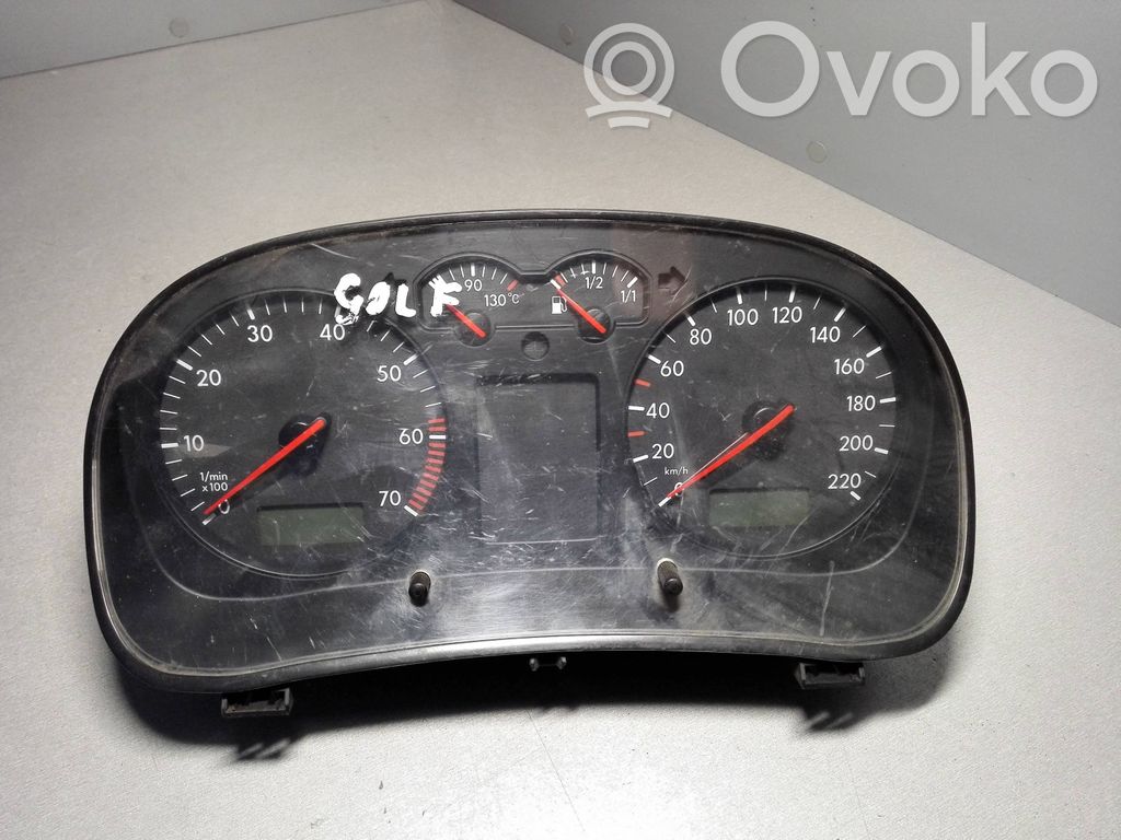 Volkswagen Golf IV Geschwindigkeitsmesser Cockpit 