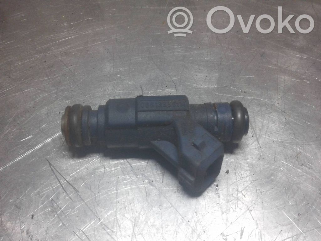 Volkswagen PASSAT B5 Inyector de combustible 