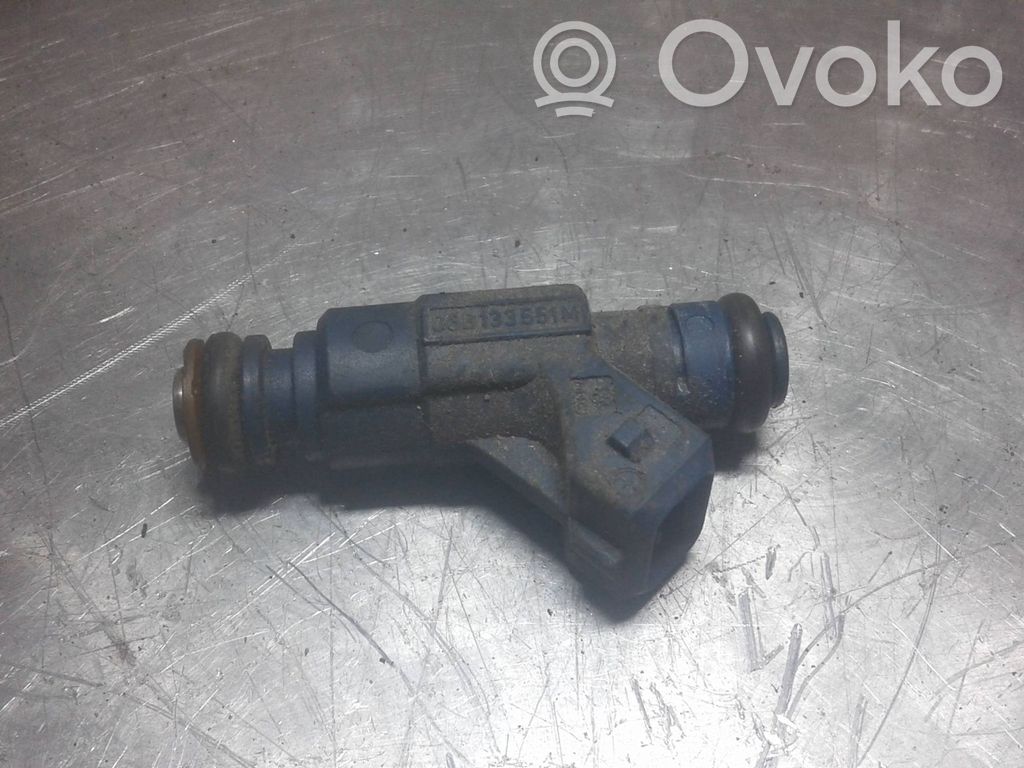 Volkswagen PASSAT B5 Inyector de combustible 