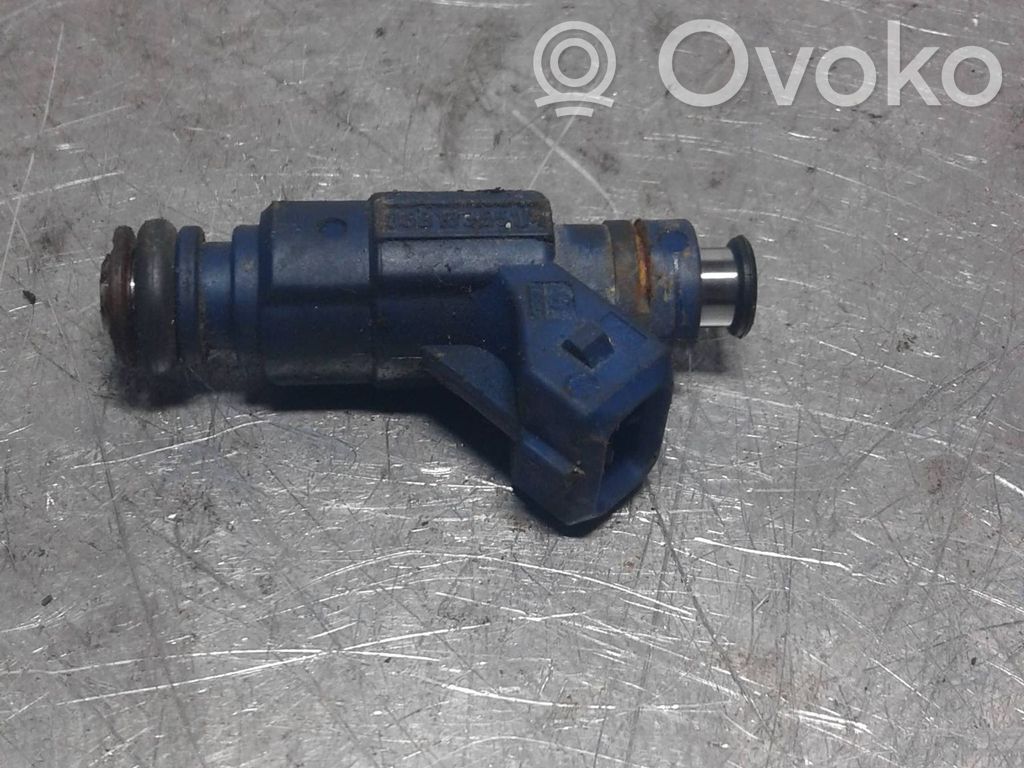 Volkswagen PASSAT B5.5 Inyector de combustible 