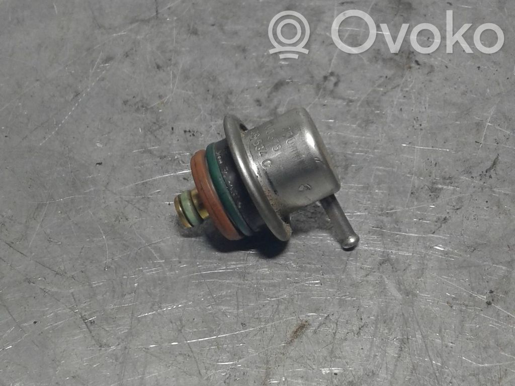 Volkswagen PASSAT B5 Polttoaineen paineanturi 