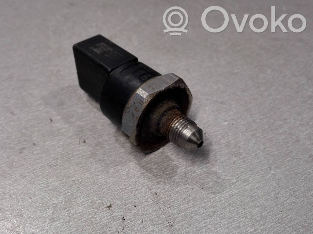 Volkswagen PASSAT B6 Sensor de presión de combustible 