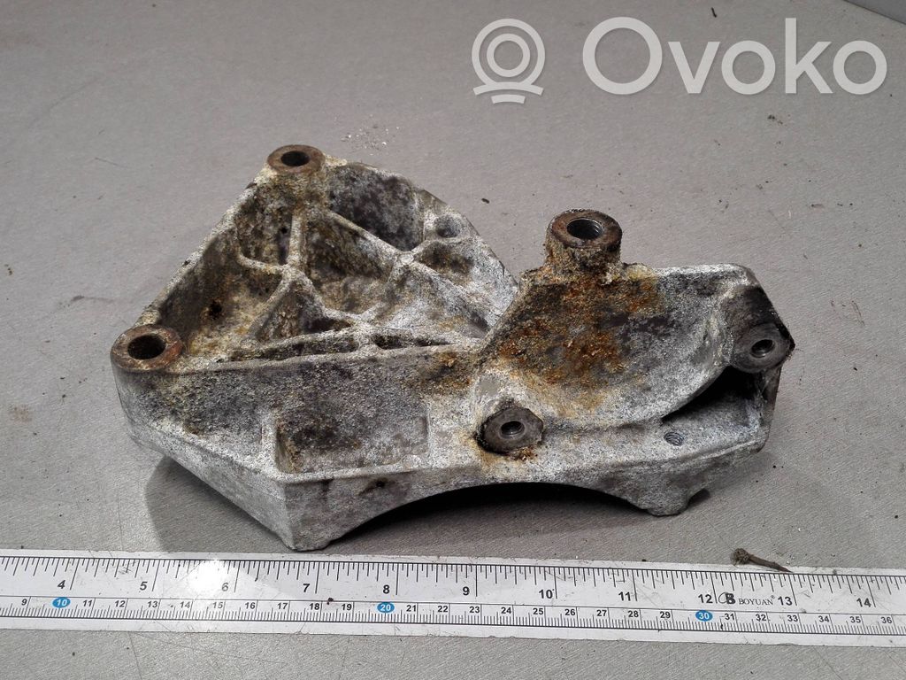 Opel Vectra B Generator/alternator bracket 