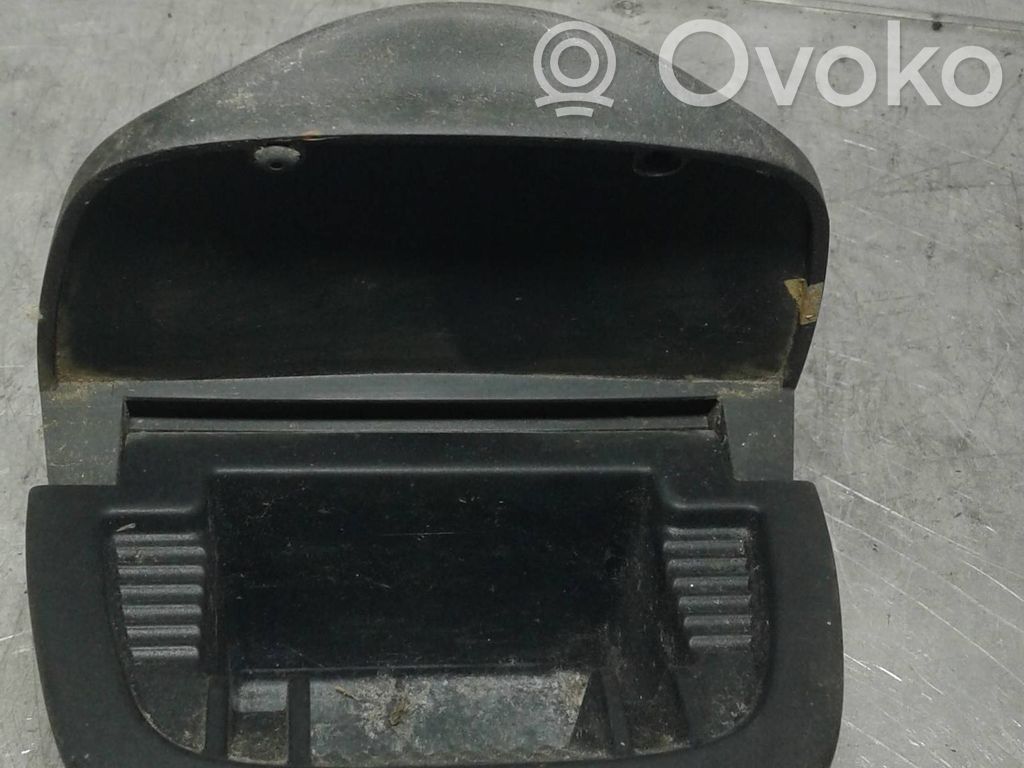 Peugeot 206 Popielniczka deski rozdzielczej 