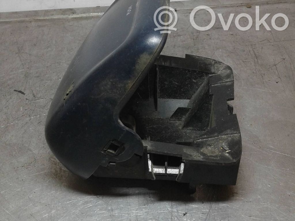 Ford Galaxy Auton tuhkakuppi 