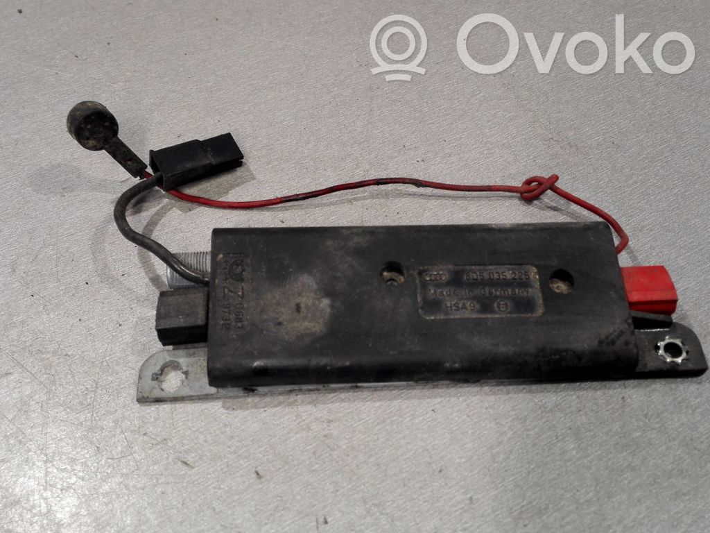 Audi A4 S4 B5 8D Pystyantennivahvistin 