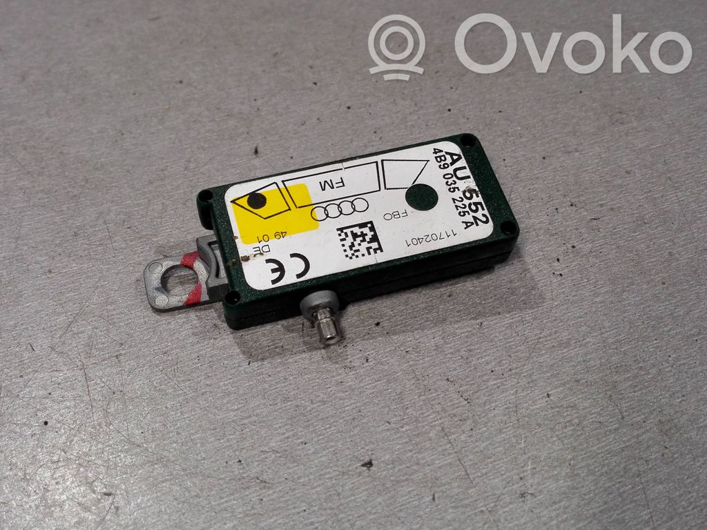 Audi A6 S6 C5 4B Pystyantennivahvistin 