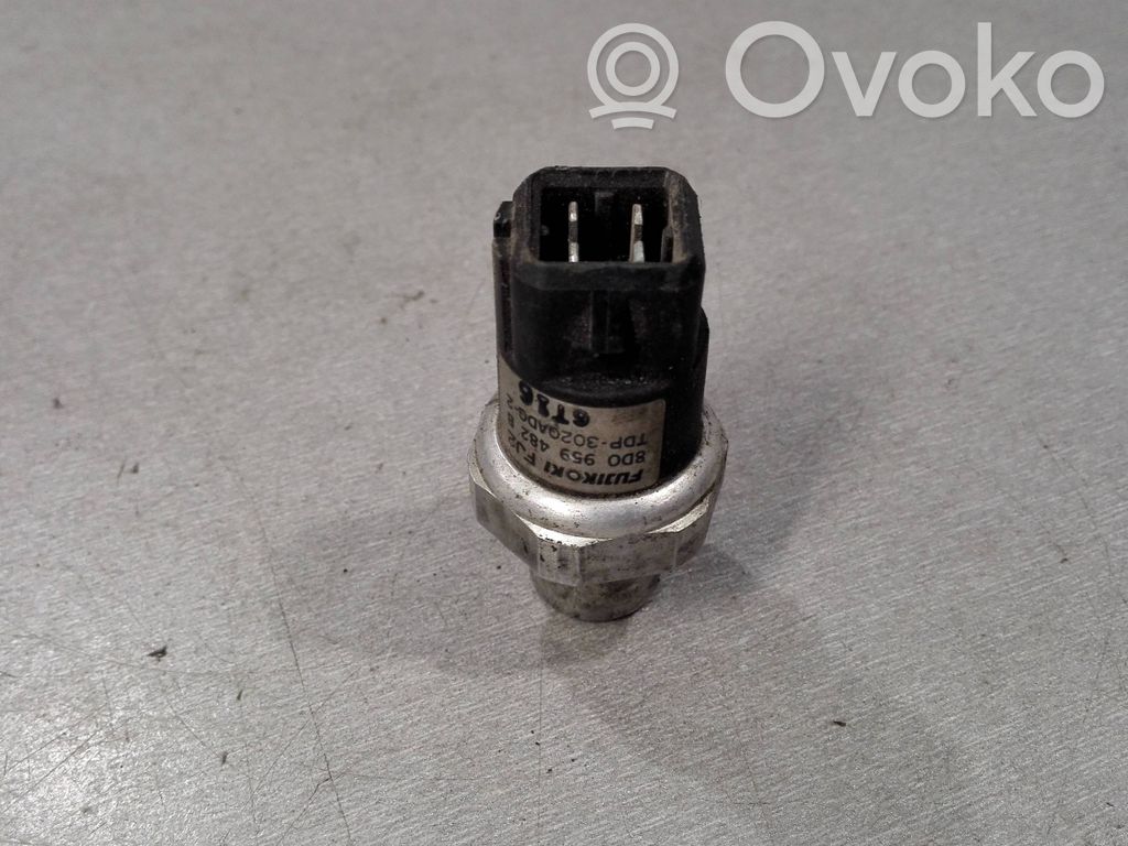 Volkswagen PASSAT B5.5 Air conditioning (A/C) pressure sensor 