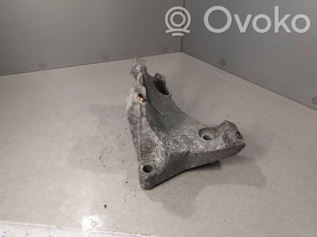 Saab 9-5 Engine mounting bracket 