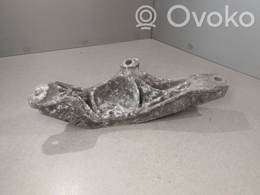 Engine mounting bracket   1096079