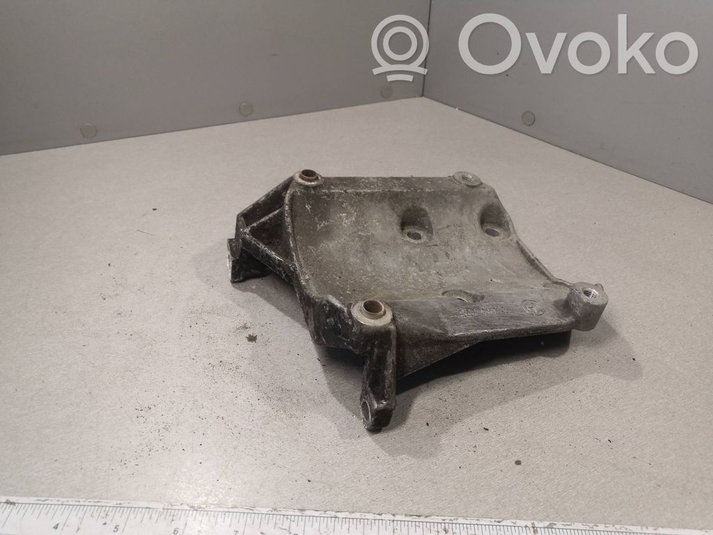 BMW 5 E39 Engine mounting bracket 