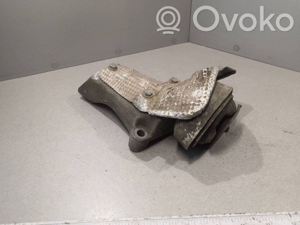 Audi A6 S6 C4 4A Engine mounting bracket 