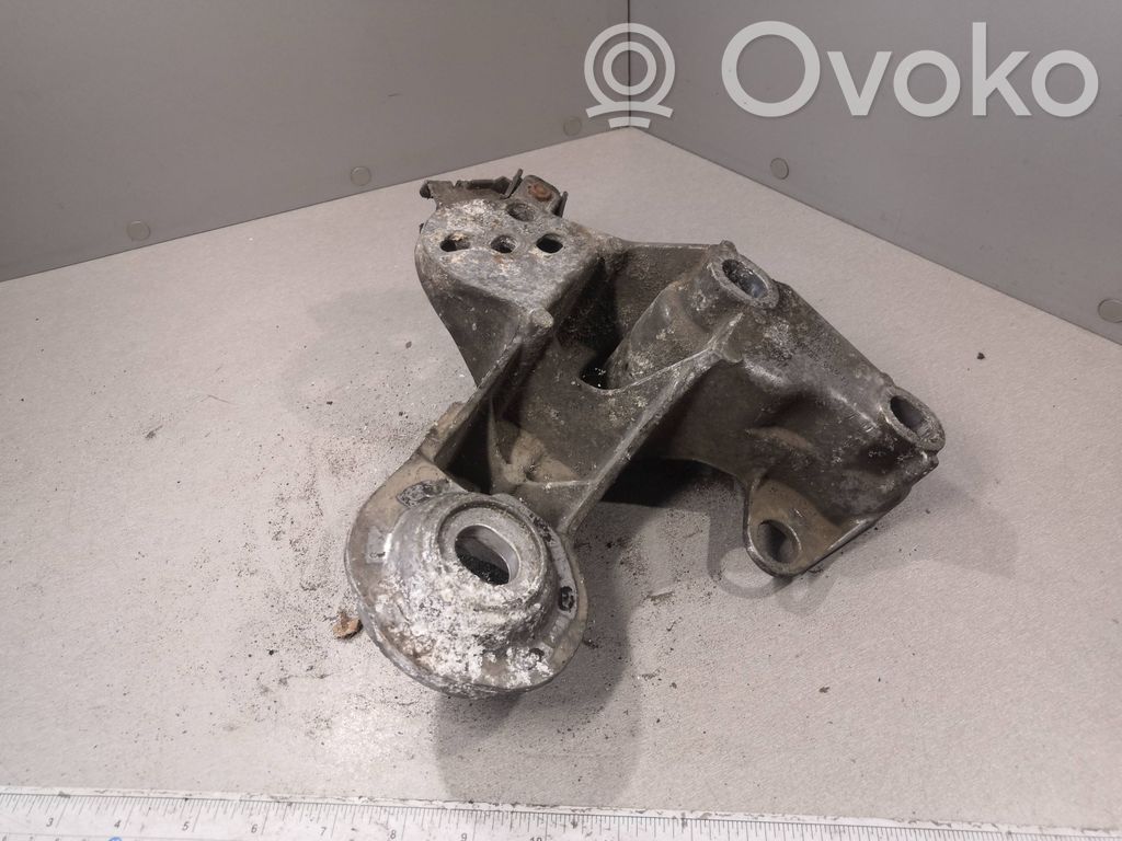 Audi A4 S4 B6 8E 8H Engine mounting bracket 