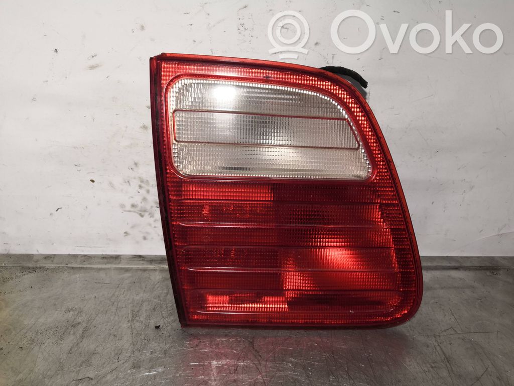 Mercedes-Benz E W210 Lampy tylnej klapy bagażnika 