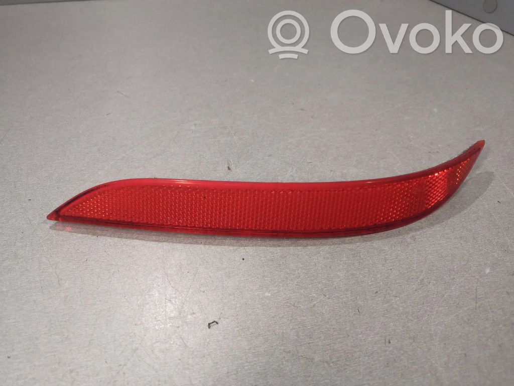 Rear tail light reflector   6915039,6416915039