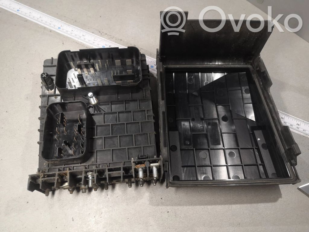 Volkswagen Golf V Fuse module 