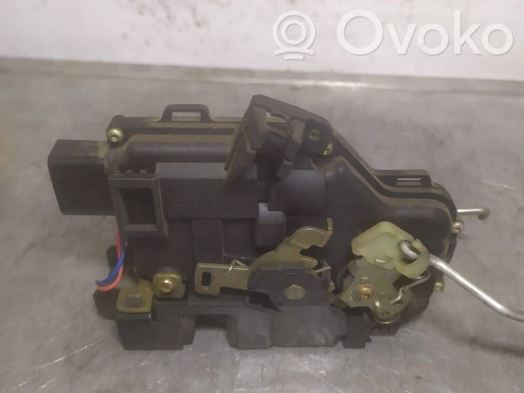 Audi A6 S6 C5 4B Etuoven lukko 