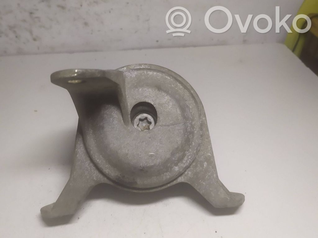 Opel Zafira A Wspornik / Mocowanie silnika 