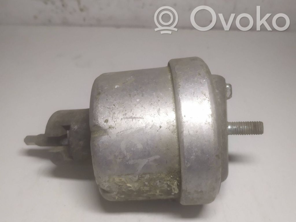 Opel Vectra B Engine mount bracket 